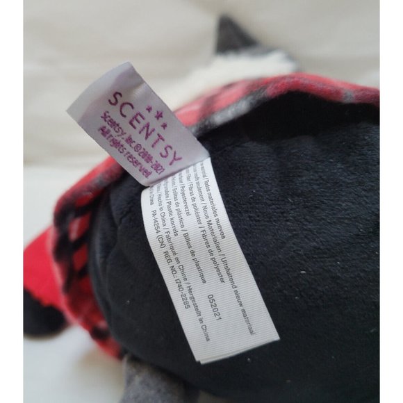 Scentsy Buddy Sitting GNORDY THE GNOME with Berry Blessed Scent Pak - Picture 8 of 13